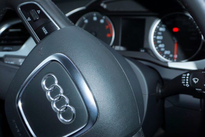 car-vehicle-drive-auto-steering-wheel-automotive-651831-pxhere.com