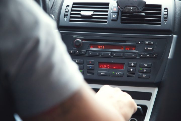 car-wheel-automobile-interior-vehicle-dashboard-1094507-pxhere.com