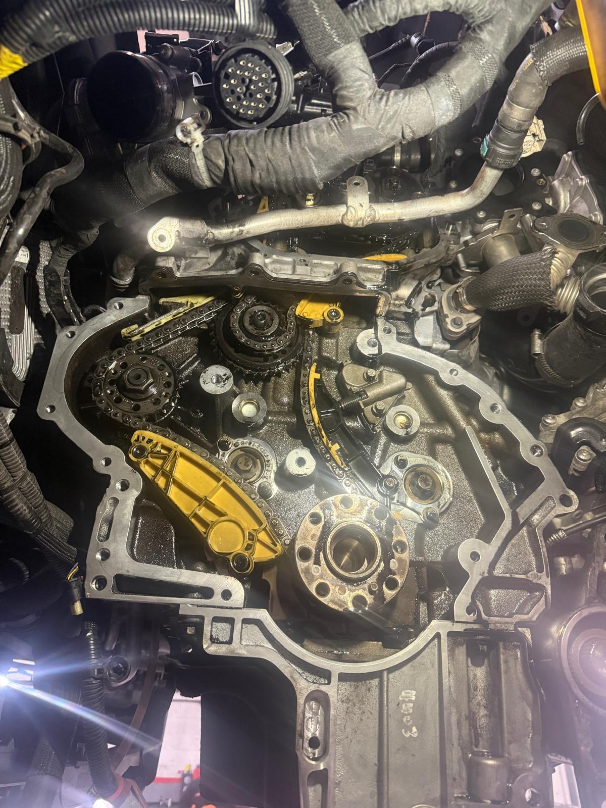 Land Rover 2.0 Ingenium diesel timing chain system during replacement