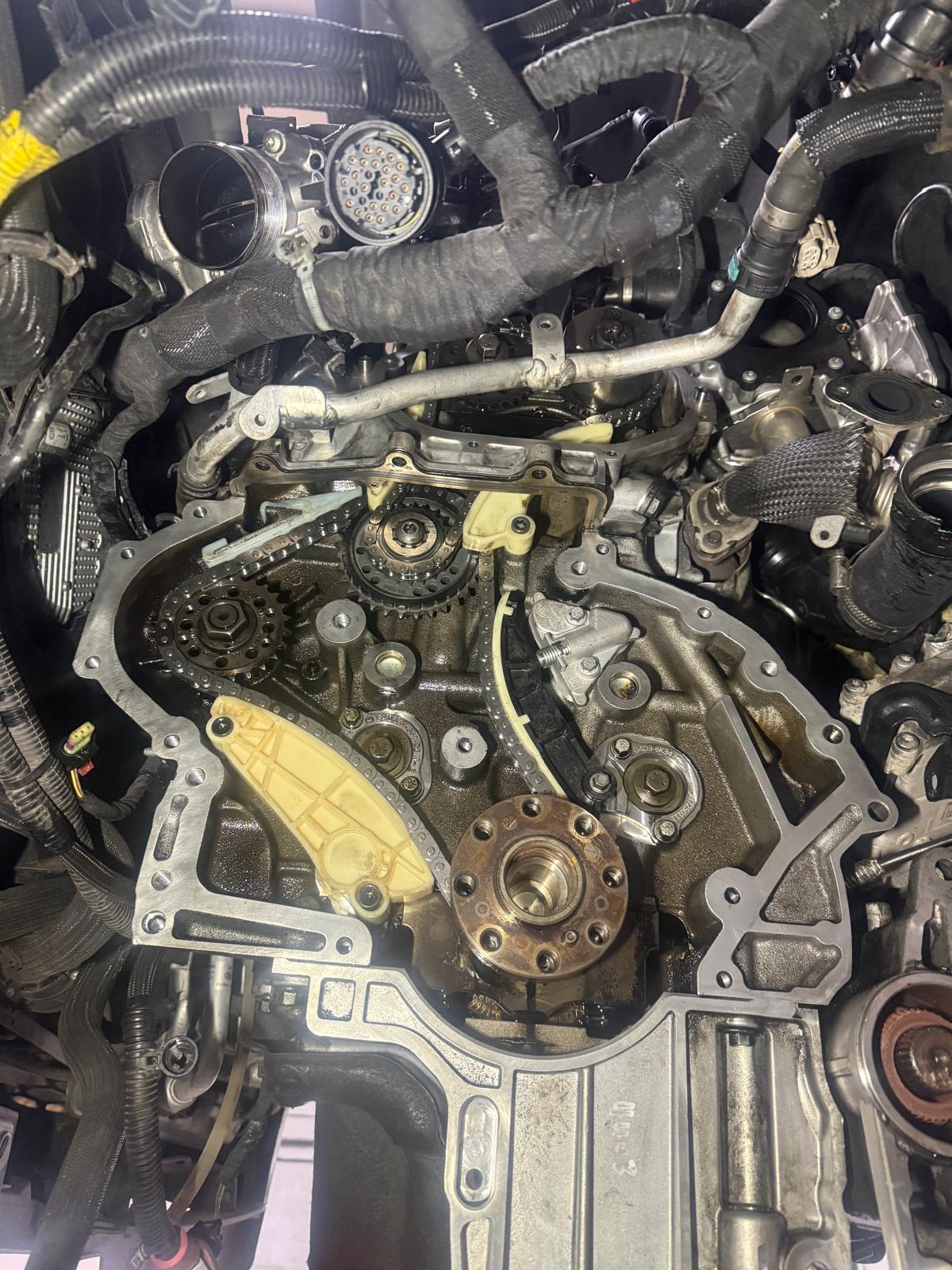 Land Rover 2.0 Ingenium diesel timing chain, sprockets and guide rails exposed